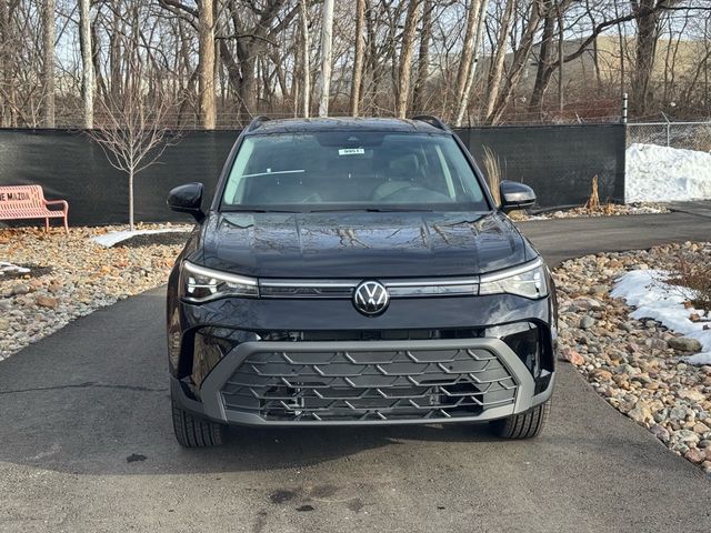 2025 Volkswagen Taos SE Black