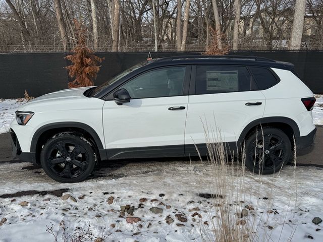 2025 Volkswagen Taos SE Black
