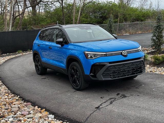 2025 Volkswagen Taos SE Black