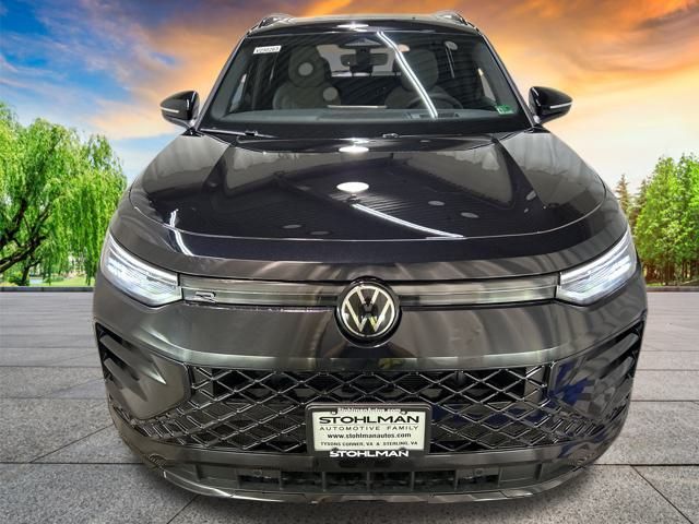 2025 Volkswagen Tiguan SE R-Line Black