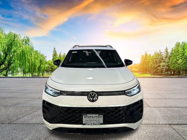 2025 Volkswagen Tiguan SE R-Line Black