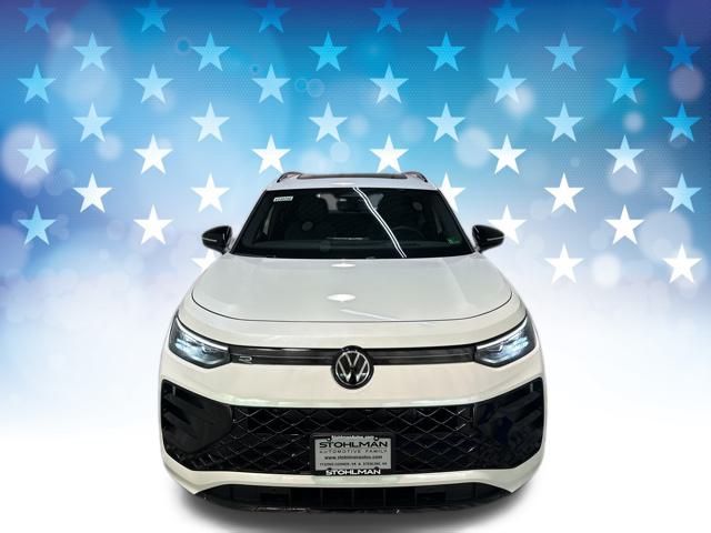 2025 Volkswagen Tiguan SE R-Line Black