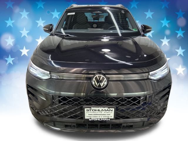 2025 Volkswagen Tiguan SE R-Line Black