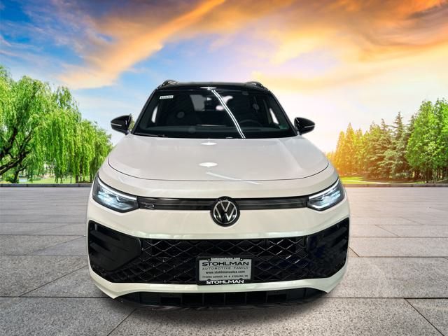 2025 Volkswagen Tiguan SE R-Line Black