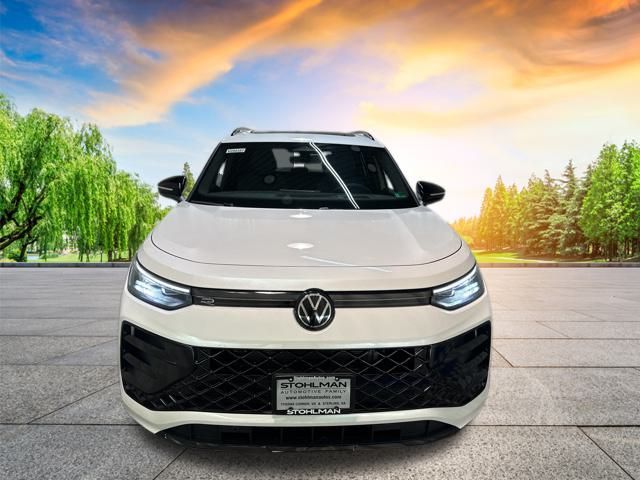 2025 Volkswagen Tiguan SE R-Line Black