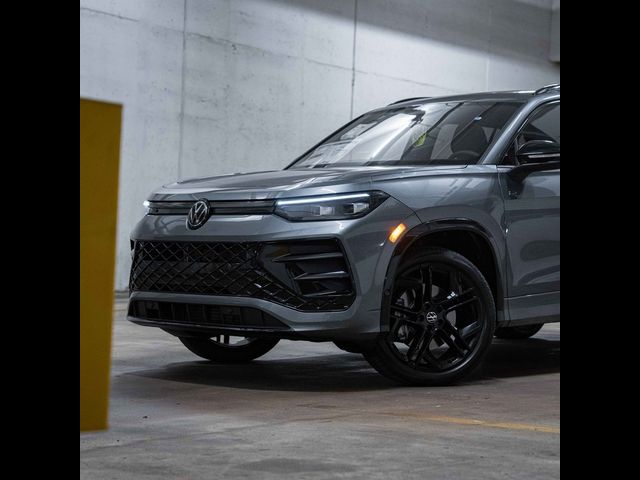 2025 Volkswagen Tiguan SE R-Line Black