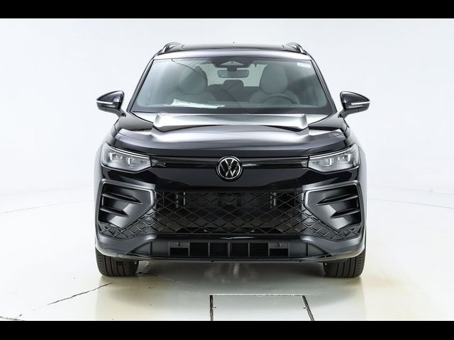 2025 Volkswagen Tiguan SE R-Line Black