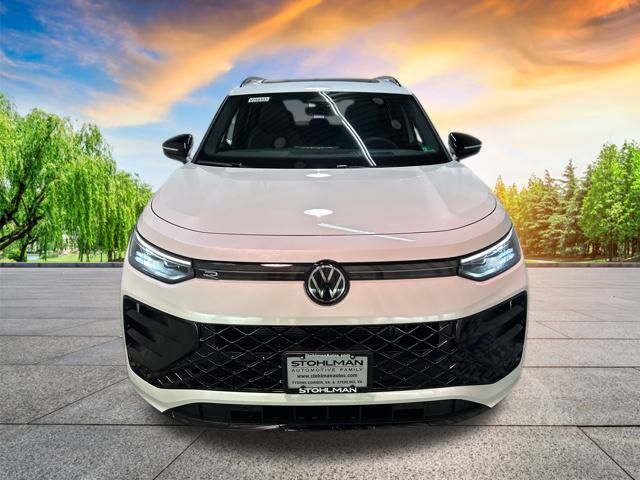 2025 Volkswagen Tiguan SE R-Line Black