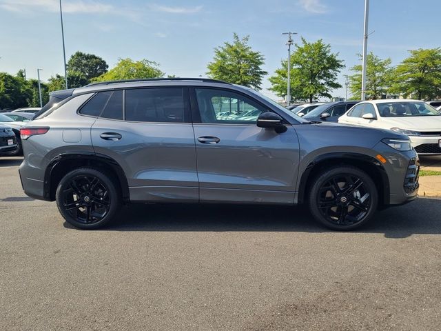 2025 Volkswagen Tiguan SE R-Line Black