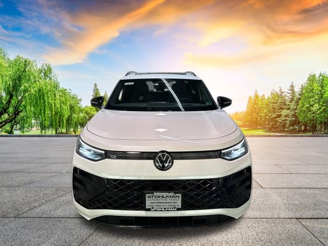 2025 Volkswagen Tiguan SE R-Line Black