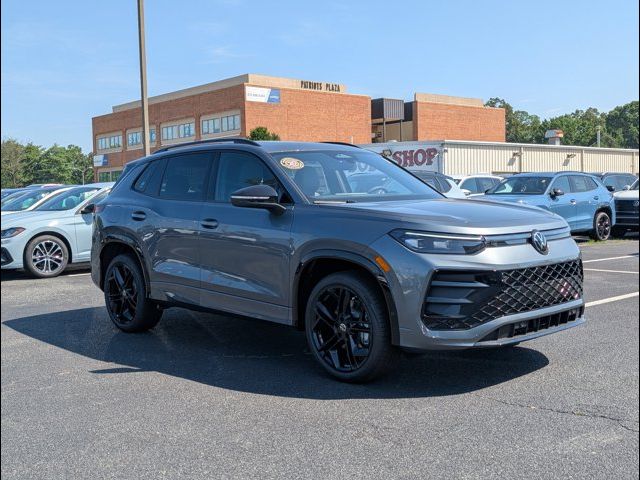 2025 Volkswagen Tiguan SE R-Line Black