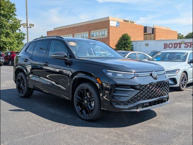 2025 Volkswagen Tiguan SE R-Line Black