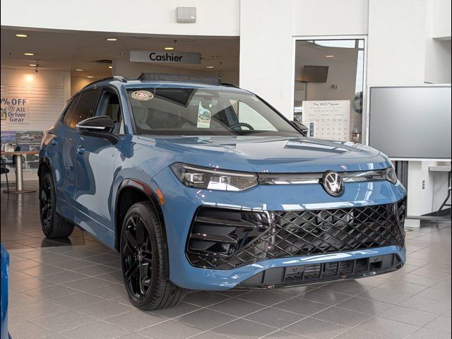 2025 Volkswagen Tiguan SE R-Line Black