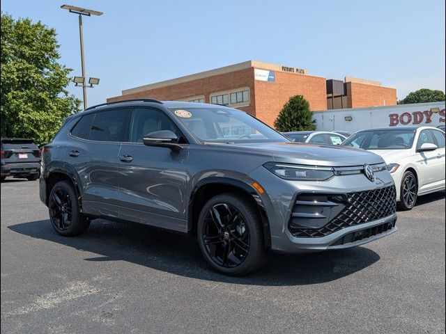 2025 Volkswagen Tiguan SE R-Line Black