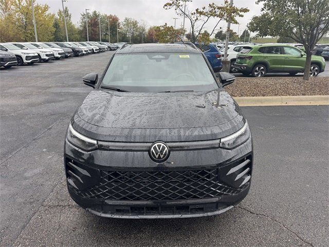 2025 Volkswagen Tiguan SE R-Line Black