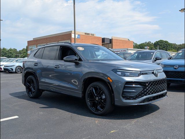 2025 Volkswagen Tiguan SE R-Line Black