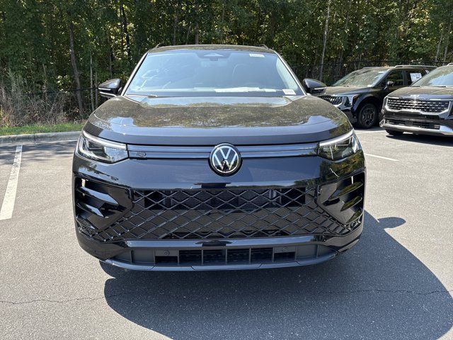 2025 Volkswagen Tiguan SE R-Line Black
