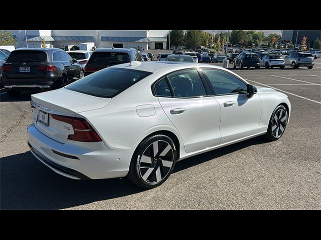 2025 Volvo S60 Plug-In Hybrid Plus