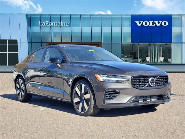 2025 Volvo S60 Plug-In Hybrid Plus