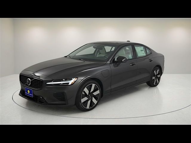 2025 Volvo S60 Plug-In Hybrid Plus