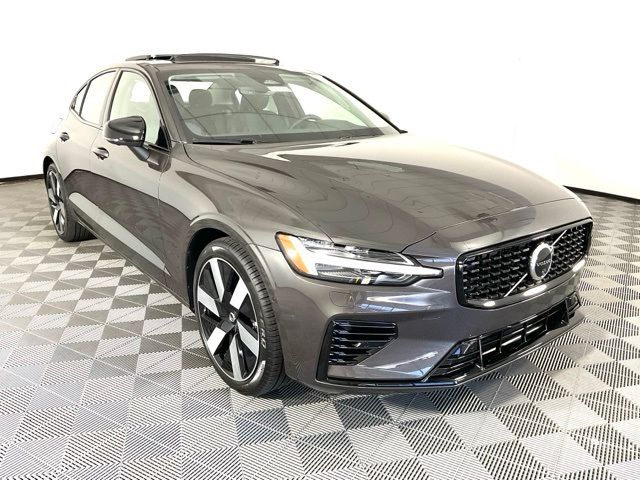 2025 Volvo S60 Plug-In Hybrid Plus