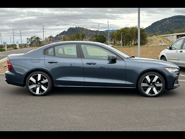 2025 Volvo S60 Plug-In Hybrid Plus