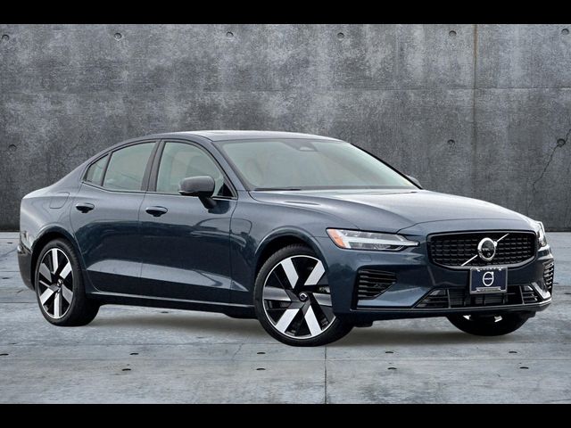 2025 Volvo S60 Plug-In Hybrid Plus