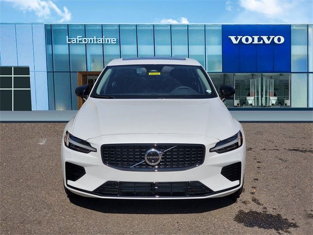 2025 Volvo S60 Plug-In Hybrid Plus