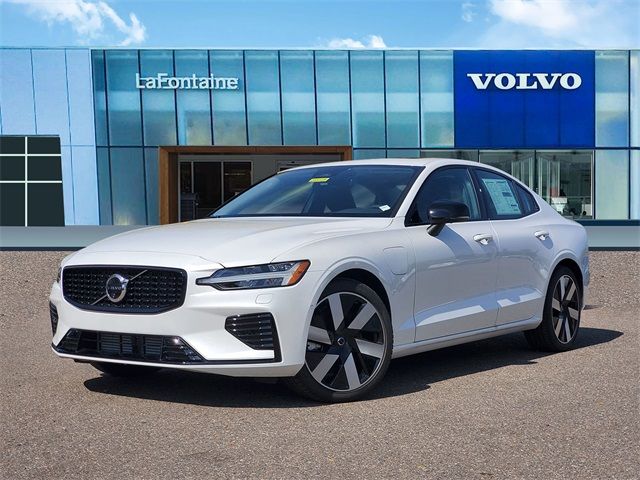 2025 Volvo S60 Plug-In Hybrid Plus