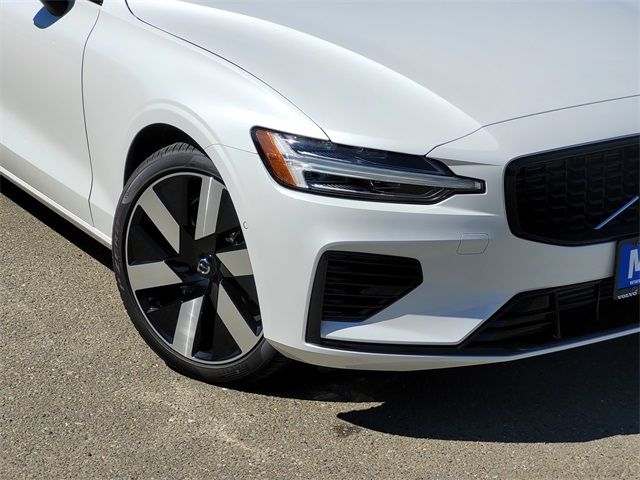 2025 Volvo S60 Plug-In Hybrid Plus