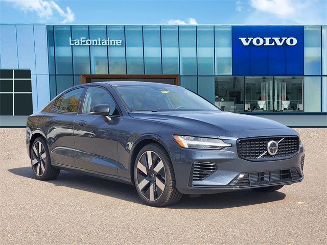 2025 Volvo S60 Plug-In Hybrid Plus