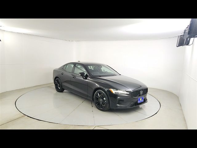 2025 Volvo S60 Plug-In Hybrid Ultra Black Edition