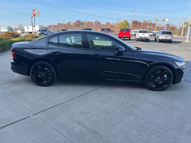 2025 Volvo S60 Plug-In Hybrid Ultra Black Edition