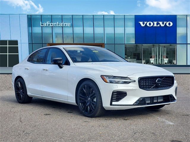 2025 Volvo S60 Plug-In Hybrid Ultra Black Edition