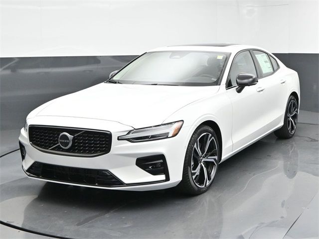 2025 Volvo S60 Plus