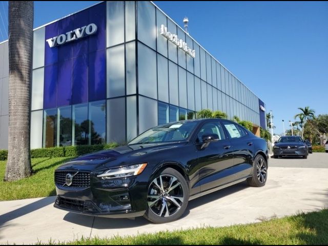 2025 Volvo S60 Plus