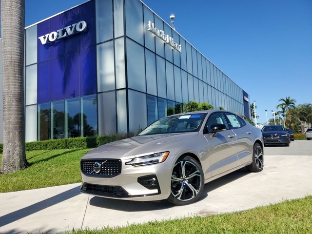 2025 Volvo S60 Plus