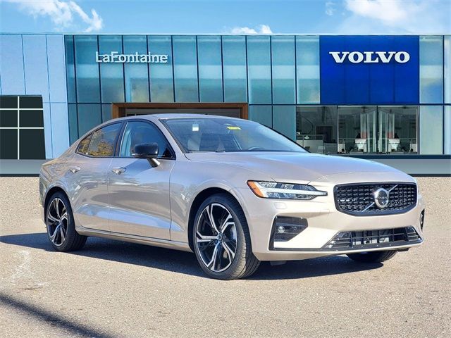 2025 Volvo S60 Plus