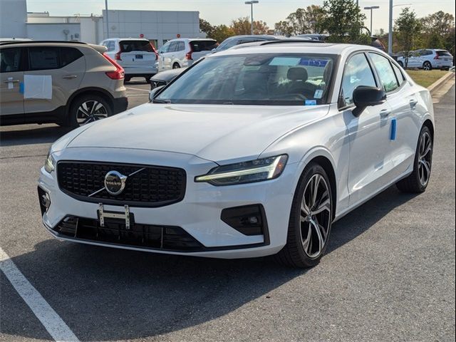 2025 Volvo S60 Plus