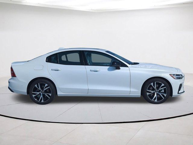 2025 Volvo S60 Plus