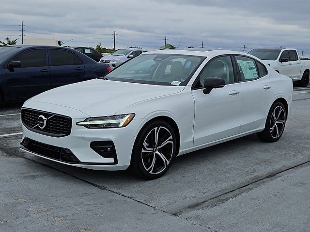 2025 Volvo S60 Plus