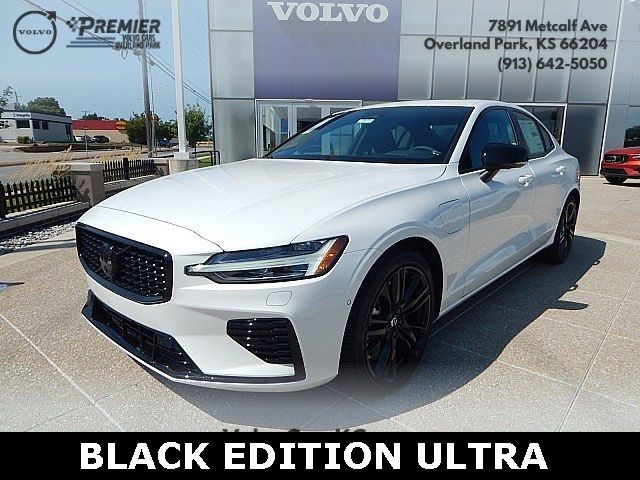 2025 Volvo S60 Plug-In Hybrid Ultra Black Edition