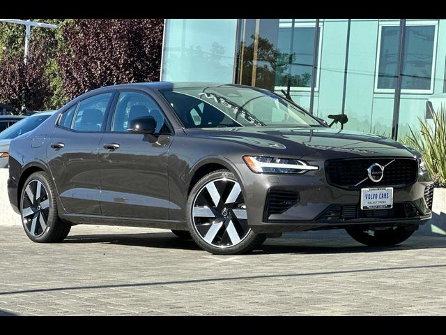 2025 Volvo S60 Plug-In Hybrid Plus