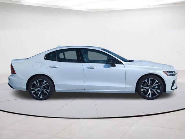 2025 Volvo S60 Plus