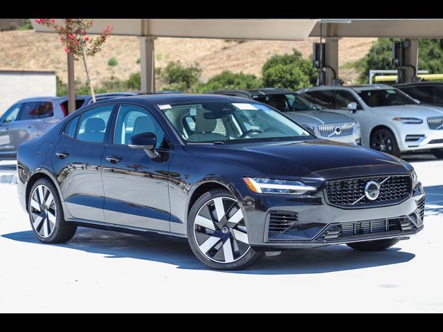 2025 Volvo S60 Plug-In Hybrid Plus