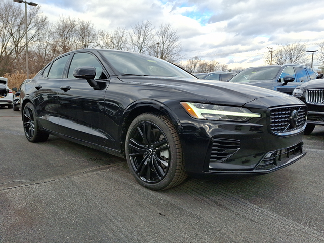 2025 Volvo S60 Plug-In Hybrid Ultra Black Edition