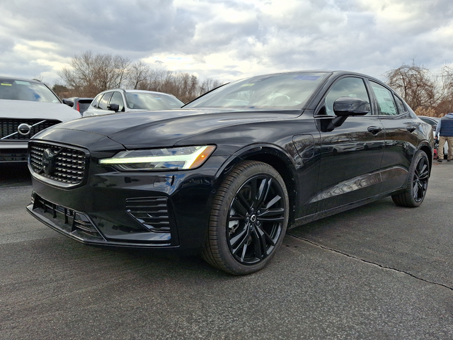 2025 Volvo S60 Plug-In Hybrid Ultra Black Edition