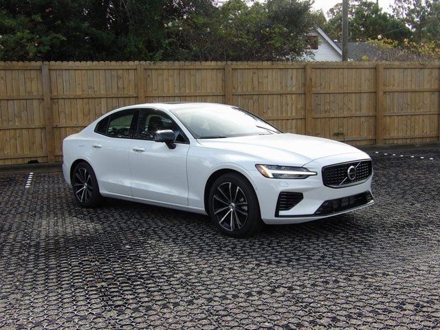 2025 Volvo S60 Plug-In Hybrid Plus