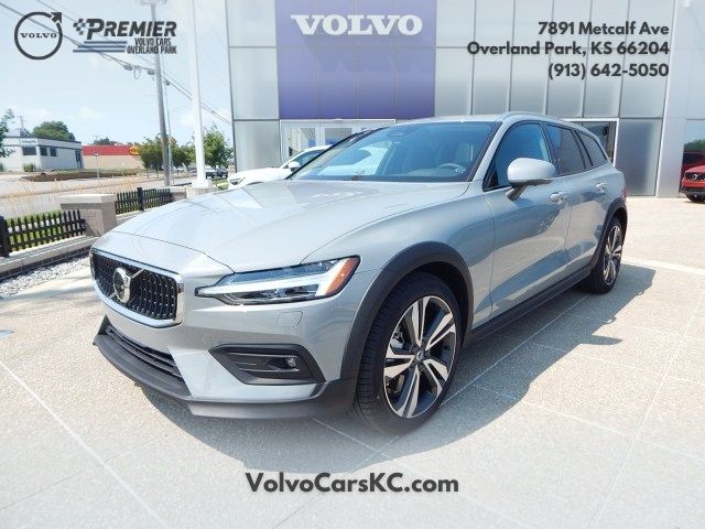 2025 Volvo V60 Cross Country Plus