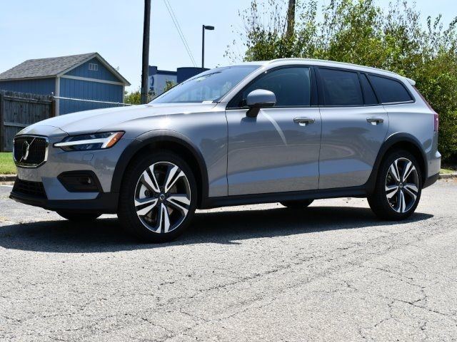 2025 Volvo V60 Cross Country Plus